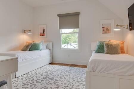 Greenwood House | Stylish East Nashville Home for 10