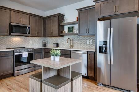 Greenwood House | Stylish East Nashville Townhouse for 6