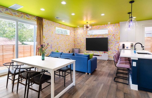 Rosewood House | Stylish Eastside Getaway Yard, Pool, Firepit & Golf Nearby