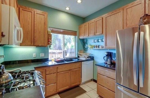 Ukiah House | Stylish, Eclectic two bedroom Retreat Near Downtown & Redwood