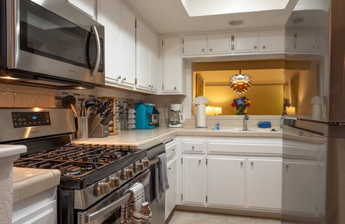Palm Springs Condo | Stylish & Elegant Condo at the Beautiful Oasis Resort in South Palm Springs