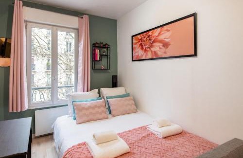 Epinettes Apartment | Stylish & Elegant I Metro is only 1minute away I Near Montmartre