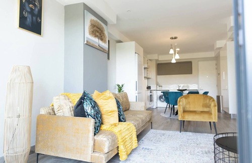 Pretoria Apartment | Stylish & Elegant With Epic Views Near Menlyn