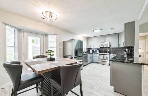 Memorial Parkway House | Stylish entire home in Katy