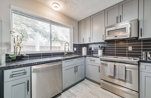 Memorial Parkway House | Stylish entire home in Katy