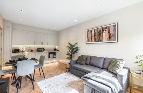 Hove Apartment | Stylish Escape to the Luxe Suite: with parking!