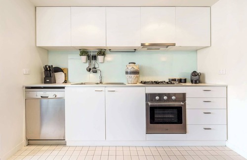 Hawthorn Condo | Stylish Escape Near Swinburne & Hawthorn Hotspots