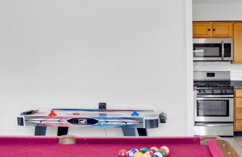Southeast Yonkers House | Stylish Escape with Game Room, Balcony and Free Parking
