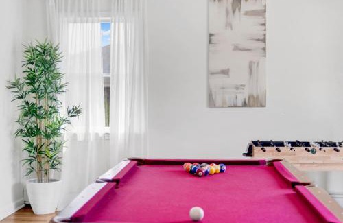Southeast Yonkers House | Stylish Escape with Game Room, Balcony and Free Parking