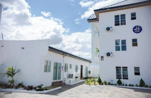 Prampram Apartment | Stylish Escape with Pool + Relaxing Getaway tema 25+luxry+Lovely at H village