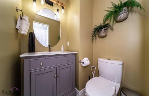Southwest Edmonton House | Stylish Euro Vibes Home, Small Gym, AC, Yard, Office