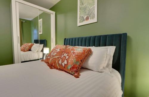 High Hazels House | #Stylish #Exceptional 4 bed house, free parking, close to KFC, McDonalds, Aldi and ASDA