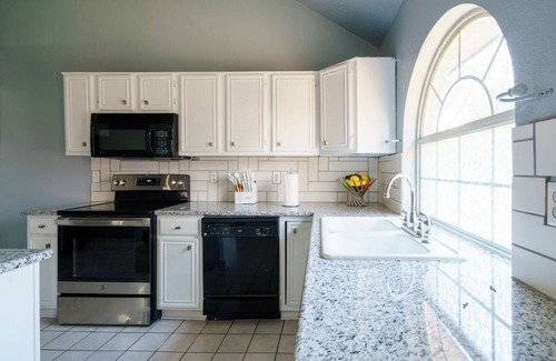 Elmo House | Stylish fab 4 Bedroom house near lake Ray Hubbard