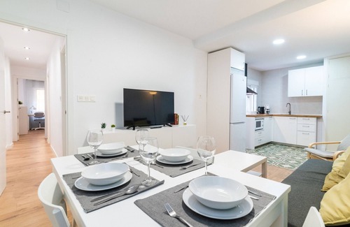 Plaza de Toros-Doctores-San Lazaro Apartment | Stylish Family Apartment with Free Parking in Granada