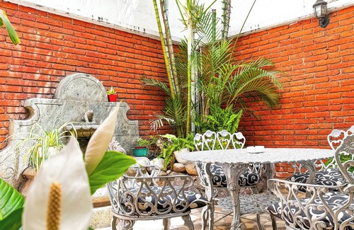 Reforma House | Stylish family boutique house, 10 minutes from downtown Oaxaca.