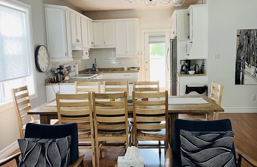 Southampton House | Stylish Family Cottage - 5 bedroom - 6min walk to beach & town, hot tub, pets ok