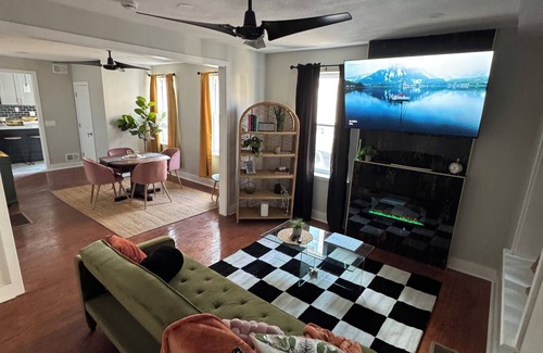 Collingdale House | Stylish, Family Friendly Collingdale Home, Near Philly, Fireplace, Parking, WiFi