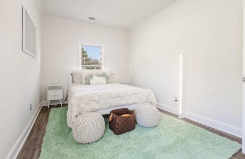 Mechanicsville House | Stylish Family Home Downtown-BigRooms-FreeParking-Central