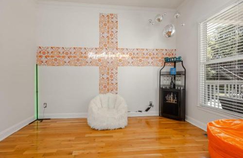 Mechanicsville House | Stylish Family Home Downtown-BigRooms-FreeParking-Central