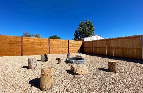 Kanab House | Stylish Family Home in Kanab 40 Mins to Zion NP