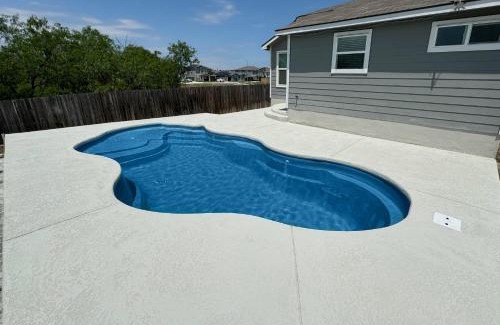Southside House | Stylish Family Home Near Lackland POOL