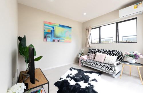 Massey Villa | Stylish Family Parkside Escape near Westgate
