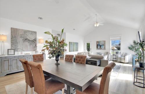 Pass Christian House | Stylish Family Stay 3BR3BA Balcony BBQ