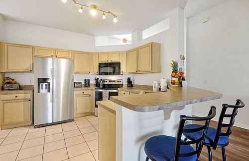 Calabay Parc House | Stylish Family Villa Poolside Paradise Near Parks