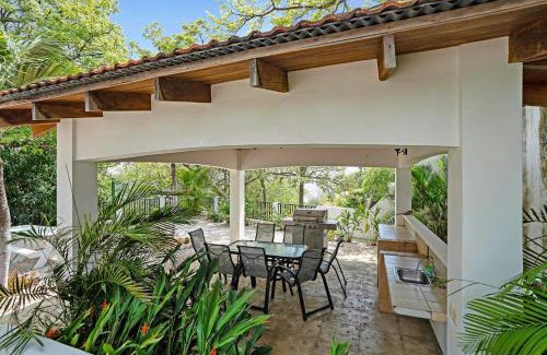 Playa Flamingo Apartment | Stylish Flamingo Condo with Ocean Views, Renovated Kitchen & Walkable Beach Access