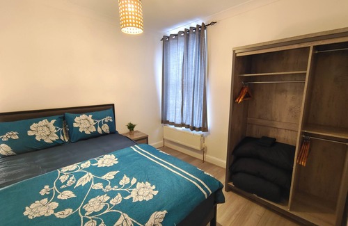 Forest Gate Apartment | Stylish Flat in London With Free Parking