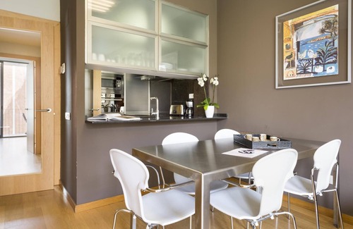 el Fort Pienc Apartment | Stylish flat with a Community Swimming Pool for 8