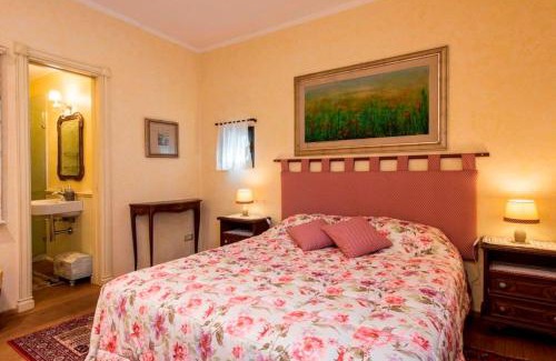 Coverciano Villa | Stylish Florentine villa 4 bedrooms with Fun POOL