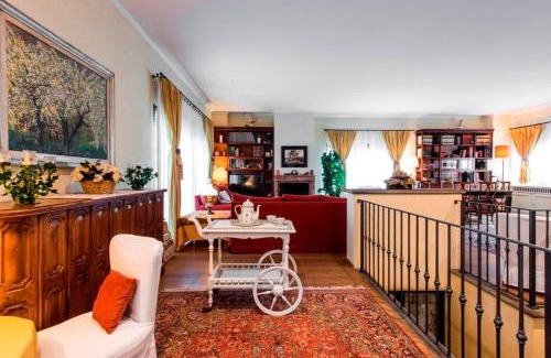 Coverciano Villa | Stylish Florentine villa 4 bedrooms with Fun POOL