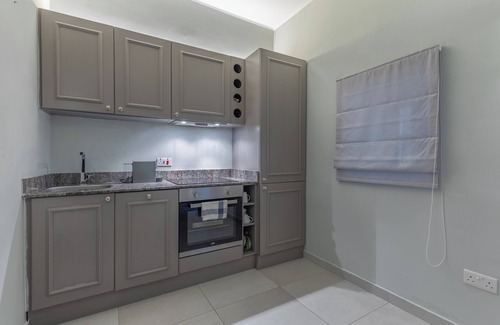 Floriana Apartment | Stylish Floriana Retro Pad