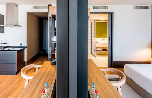 Oisterwijk Hotel | Stylish Forest-Edge Home — Convenient Trail Access, Kitchenette, & Free Parking