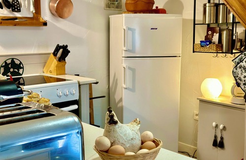 Gourge Cottage | Stylish French Holiday Accommodation with Optional Dining