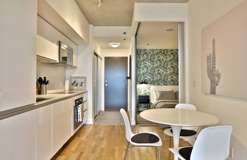 Beaconsfield Village Condo | Stylish Fully-Furnished Condo in Trendy Queen West, Downtown Toronto