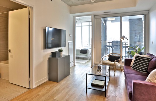 Beaconsfield Village Condo | Stylish Fully-Furnished Condo in Trendy Queen West, Downtown Toronto