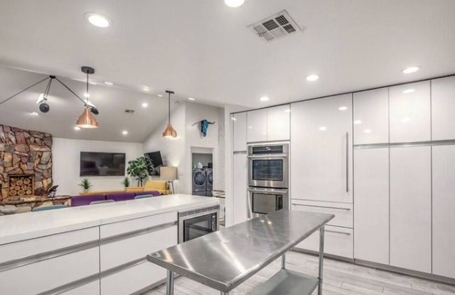 Spring Valley House | Stylish Fun Modern Near the strip