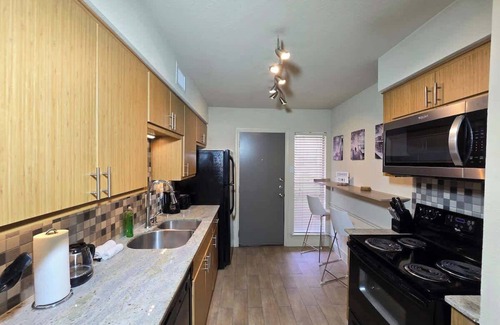 Uptown Apartment | Stylish Galleria Condo 2BR 2BA