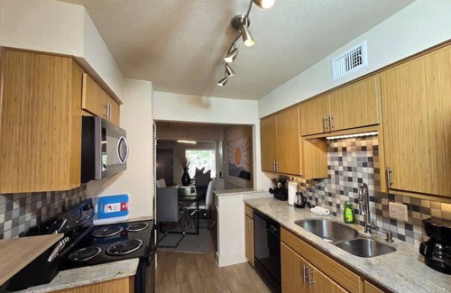 Uptown Apartment | Stylish Galleria Condo 2BR 2BA