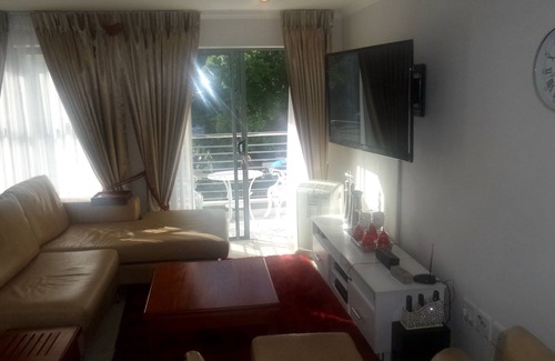 Rondebosch Apartment | Stylish Gem - The Rondebosh