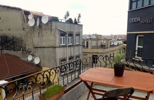 Taksim Apartment | Stylish gem with amazing charm and nightlife buzz!