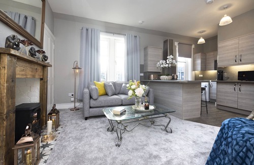 Peebles Apartment | Stylish George Street Apartment