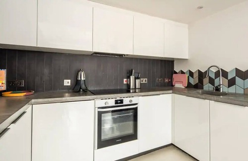 Homerton Apartment | Stylish Georgian loft 3beds in London