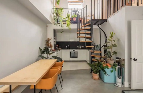 Homerton Apartment | Stylish Georgian loft 3beds in London