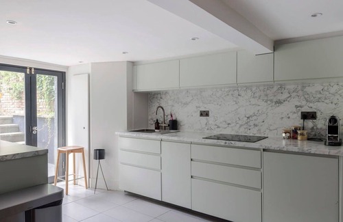 Islington Apartment | Stylish Georgian Townhouse w Sun Terrace Garden