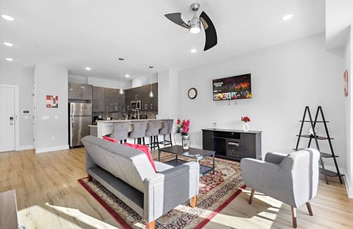 Bayonne Condo | Stylish Getaway - NYC & NWK
