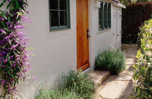 East San Roque Cottage | Stylish Guesthouse In A Convenient And Beautiful Santa Barbara Neighborhood