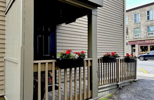 Perth Apartment | Stylish Heritage Downtown Gem near Stewart Park and Tay Basin